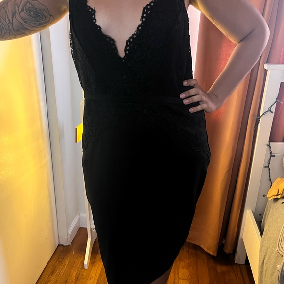 IRIS Black Lace Midi Dress - Picture 4 of 10